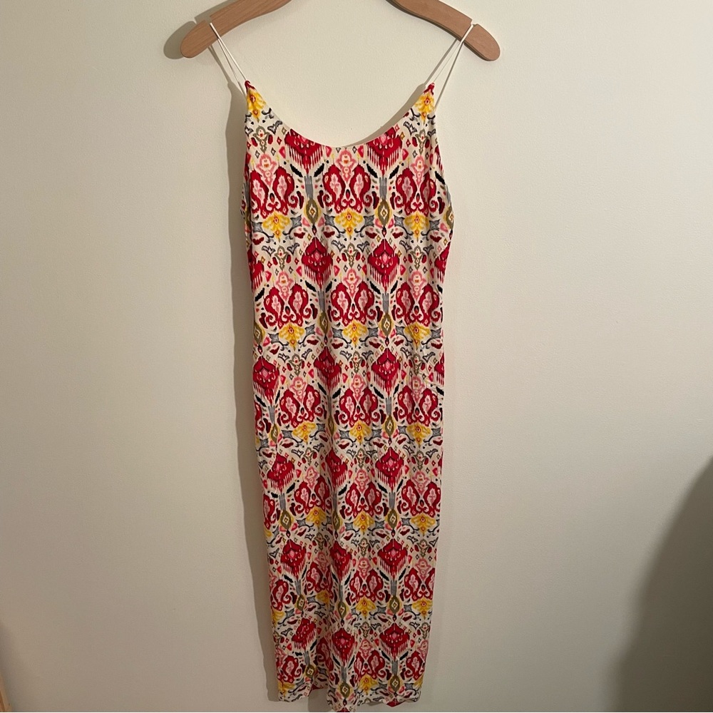 Alice + Olivia Delora Fitted Midi Dress